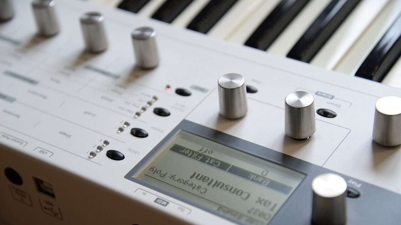 synthesizer, musical instrument, synth-6667560.jpg